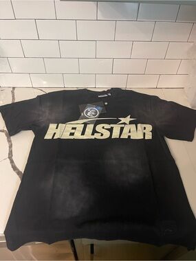 Men’s Graphic Design Tee Size M.